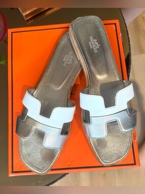 Authentic - Hermes bicolour Silver & White Oran Slide Sandals - size 40 EU
